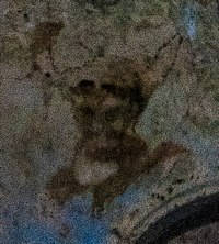 La fresque cachée du portail ouest de la chapelle Notre Dame  des Cieux.